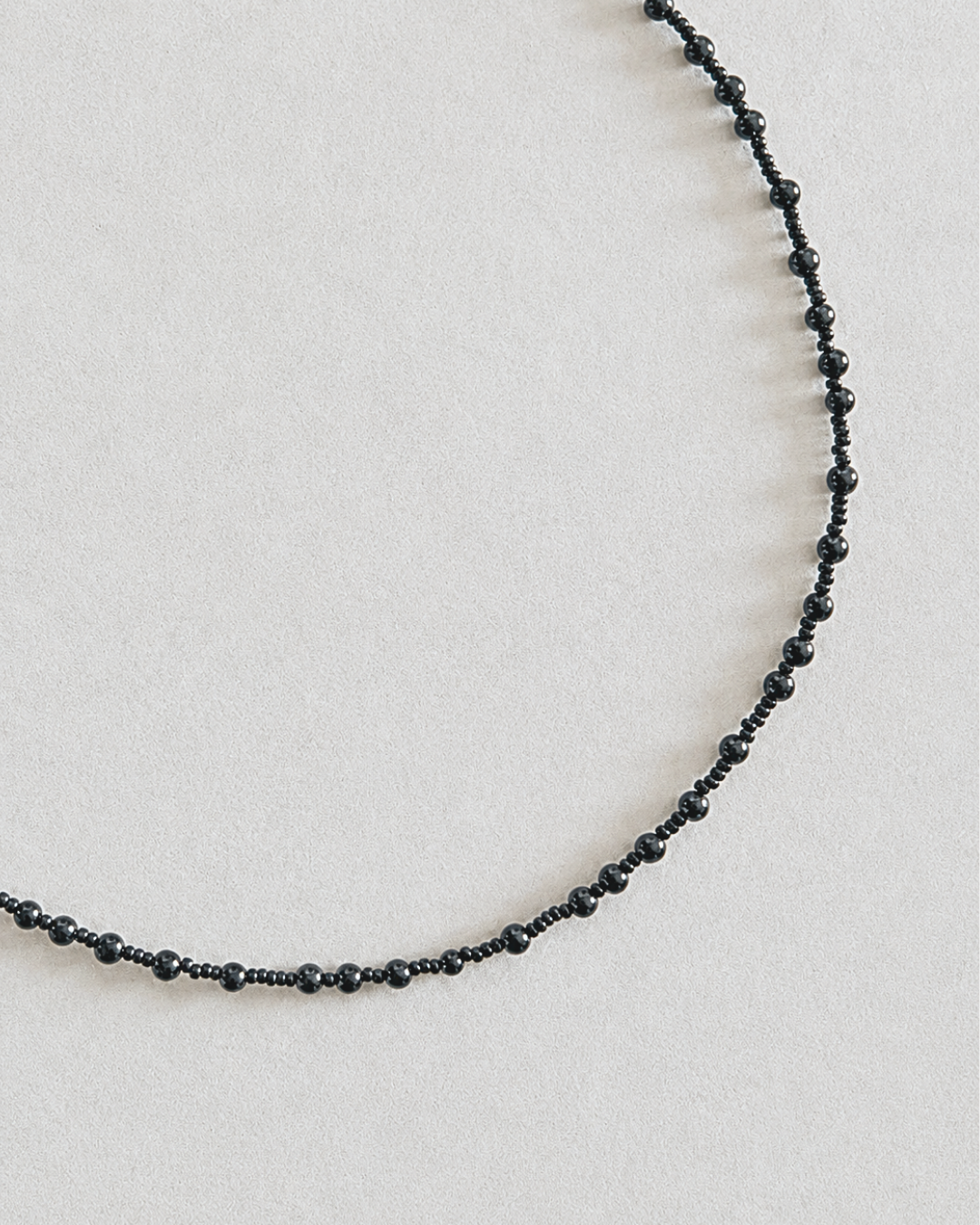 The Shade Necklace Black