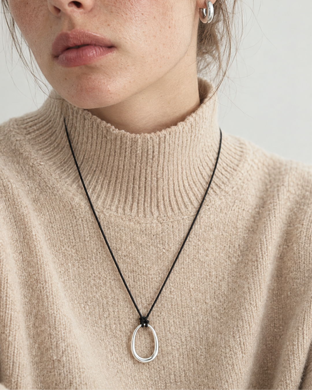 Outline Necklace