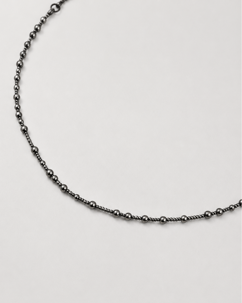 The Shade Necklace Black